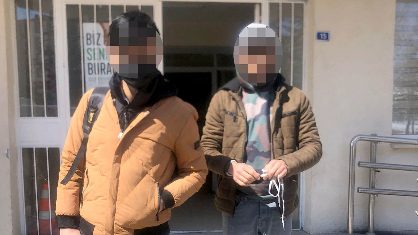 Yabancı uyruklu iki şahıs sınır dışı edildi