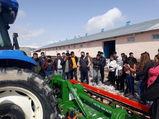 Kaymaklı’da tarımsal mekanizasyon dersinin uygulaması yapıldı