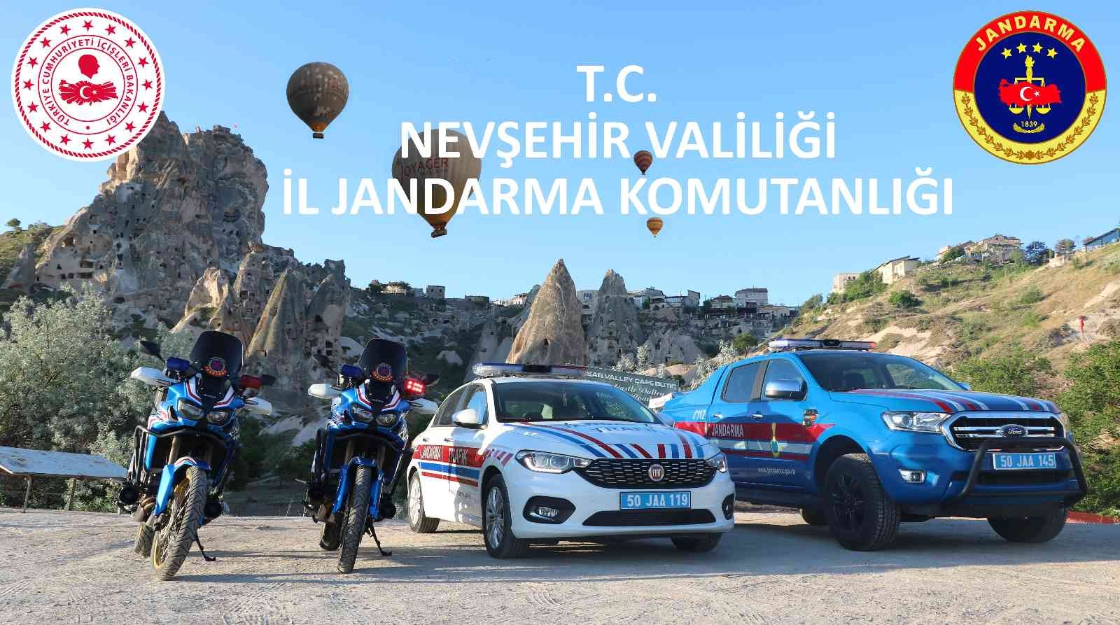 Aranan 2 firari jandarmadan kaçamadı