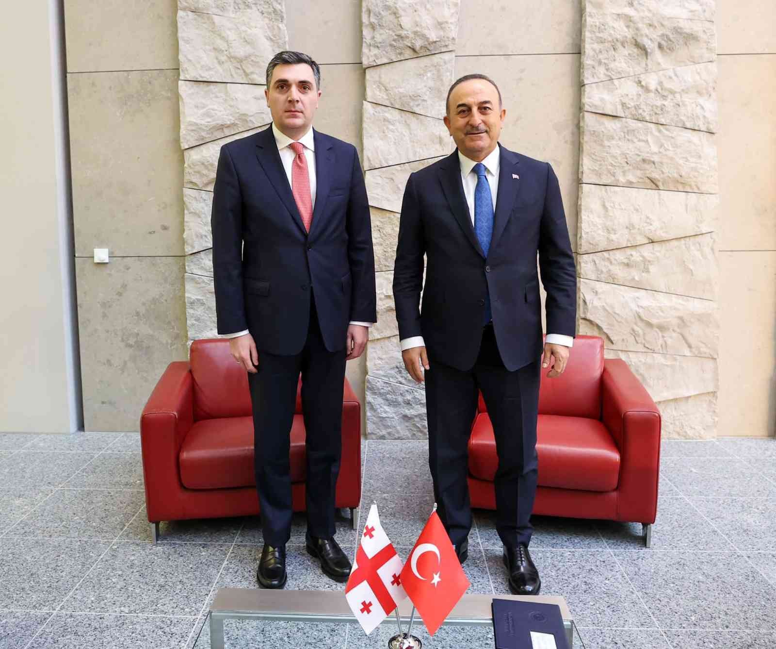 Bakan Çavuşoğlu, Gürcistanlı mevkidaşı Darchiashvili ile görüştü