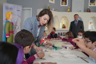 Çini sanatçısı Olçar öğrencilerle buluştu