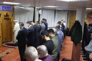 Diyanet İşleri Başkanı Erbaş, DİTİB Yunus Emre Camii’nde teravih namazı kıldırdı