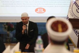 Diyanet İşleri Başkanı Erbaş, Strasbourg’ta STK temsilcileri ile iftar yaptı