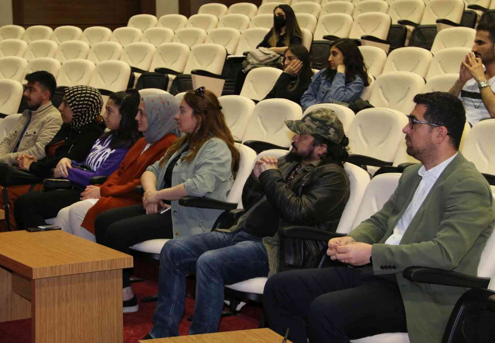 NEVÜ’de ‘NİÇİN’ konulu konferans düzenlendi