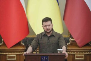 Zelenskiy: “Rus petrolü için kanlı para ödeniyor”