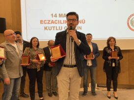 Başkan Aktürk kutlama programına eczacı eşiyle katıldı