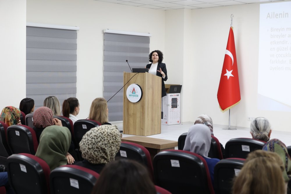 Aile Haftası Nedeniyle Konferans Düzenlendi