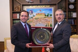 Bakan Yardımcısı Gizligider, Nevşehir Belediyesi’ni Ziyaret Etti