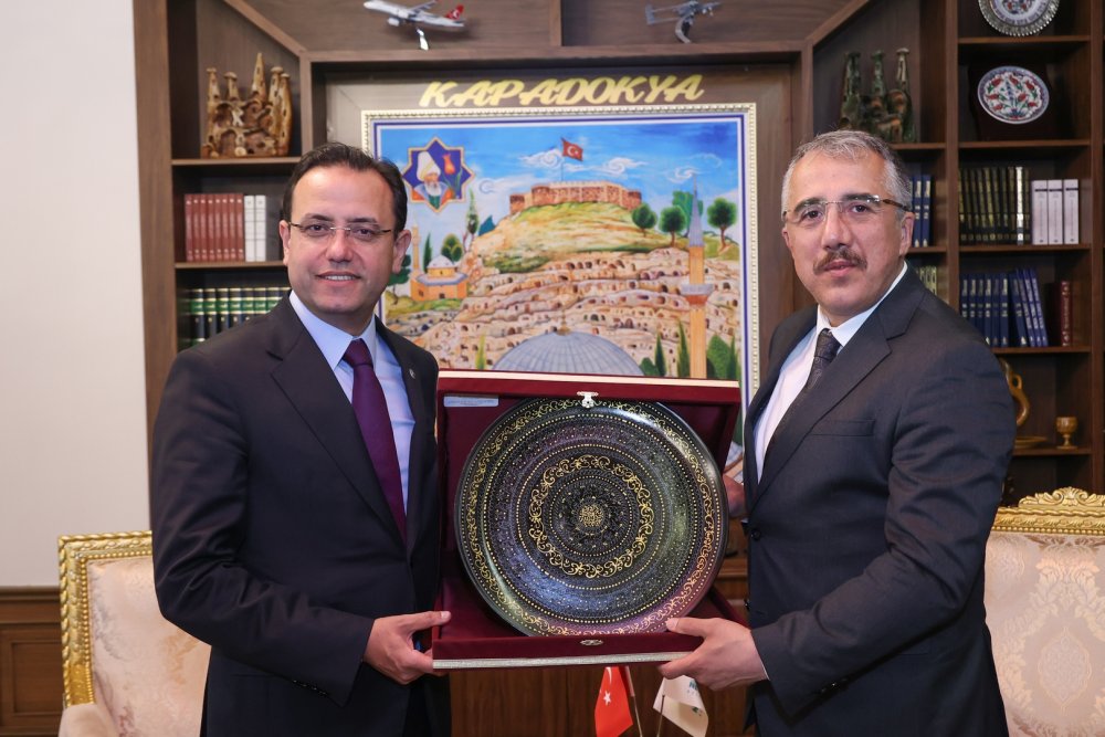 Bakan Yardımcısı Gizligider, Nevşehir Belediyesi’ni Ziyaret Etti