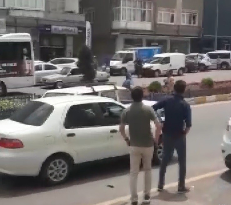 Nevşehir’de hareketli dakikalar: Polise bıçakla saldırdı