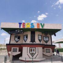 Kapadokya’nın ilk ve tek “Ters Evi” Ortahisar’da açıldı