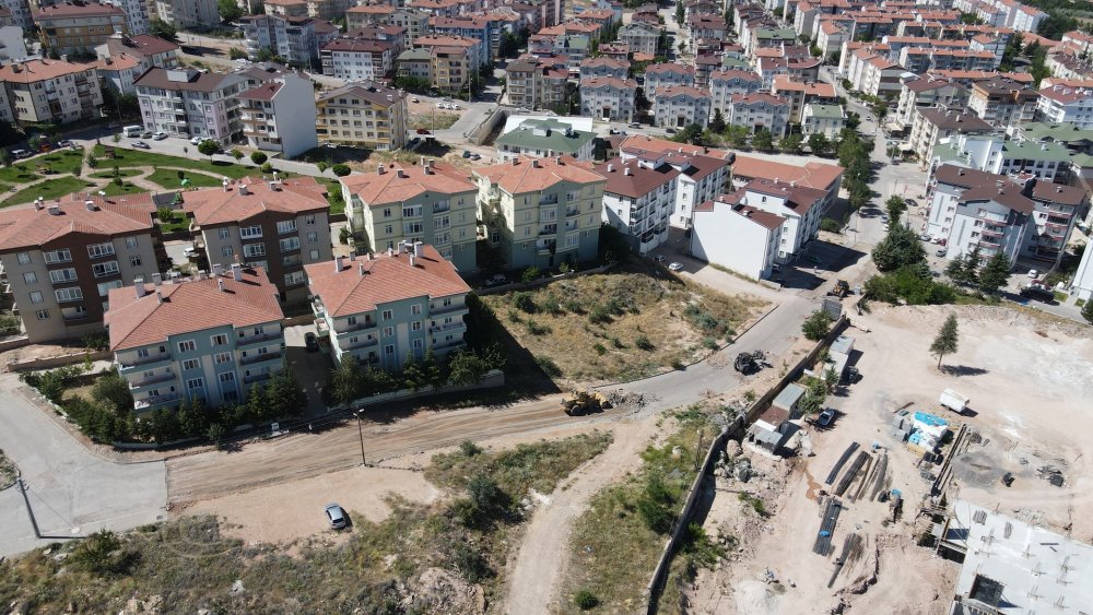 2000 Evler Mahallesi 27. Sokak’ta Yol Yenileme Çalışması Başladı