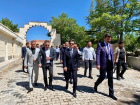 Başkan Şehit kabirlerini ziyaret etti