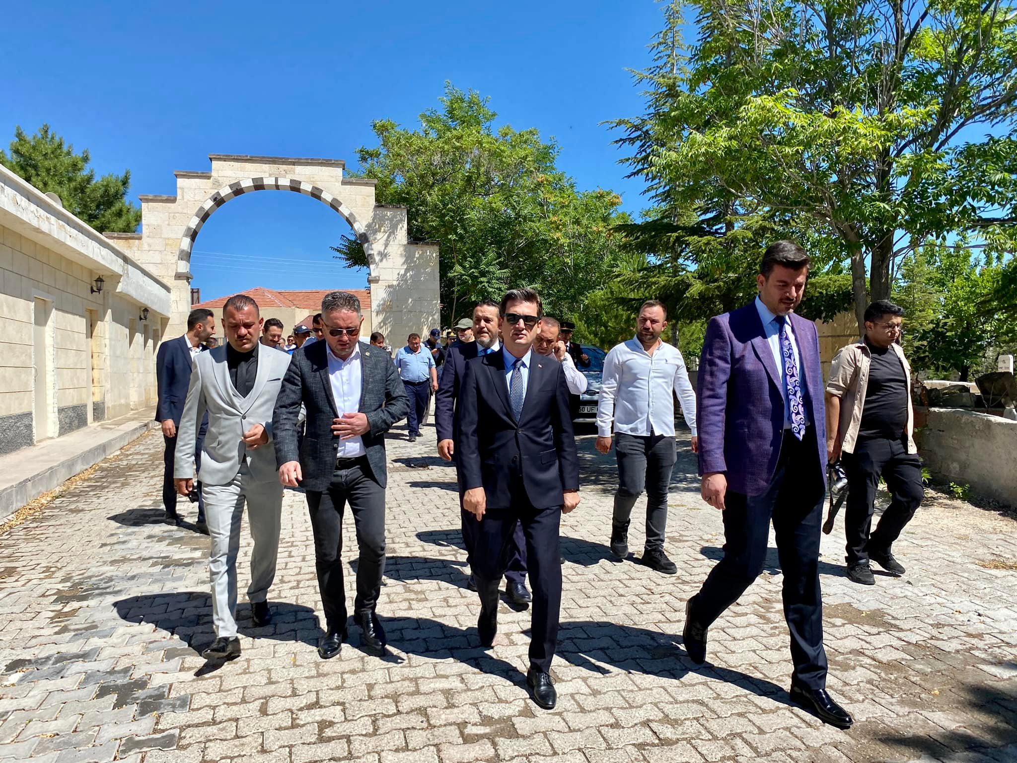 Başkan Şehit kabirlerini ziyaret etti