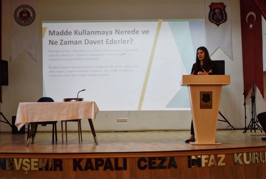NEVÜ’de ‘Bağımlılıkla Mücadele Konferansı’ düzenlendi