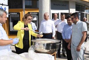 Nevşehir Ticaret Borsası Aşurenin Bereketini Vatandaşlarla Paylaştı