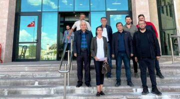 Gülmez ilçe başkanı Altınsoy’u yalnız bırakmadı