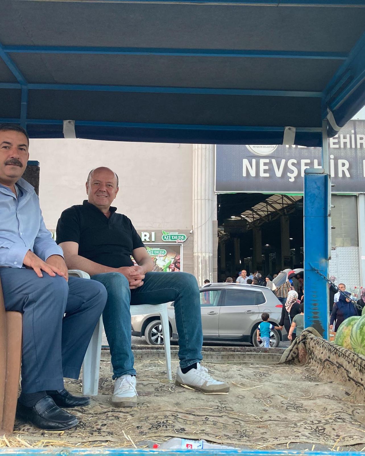 Pazarcılar ve çiftçiler el ele