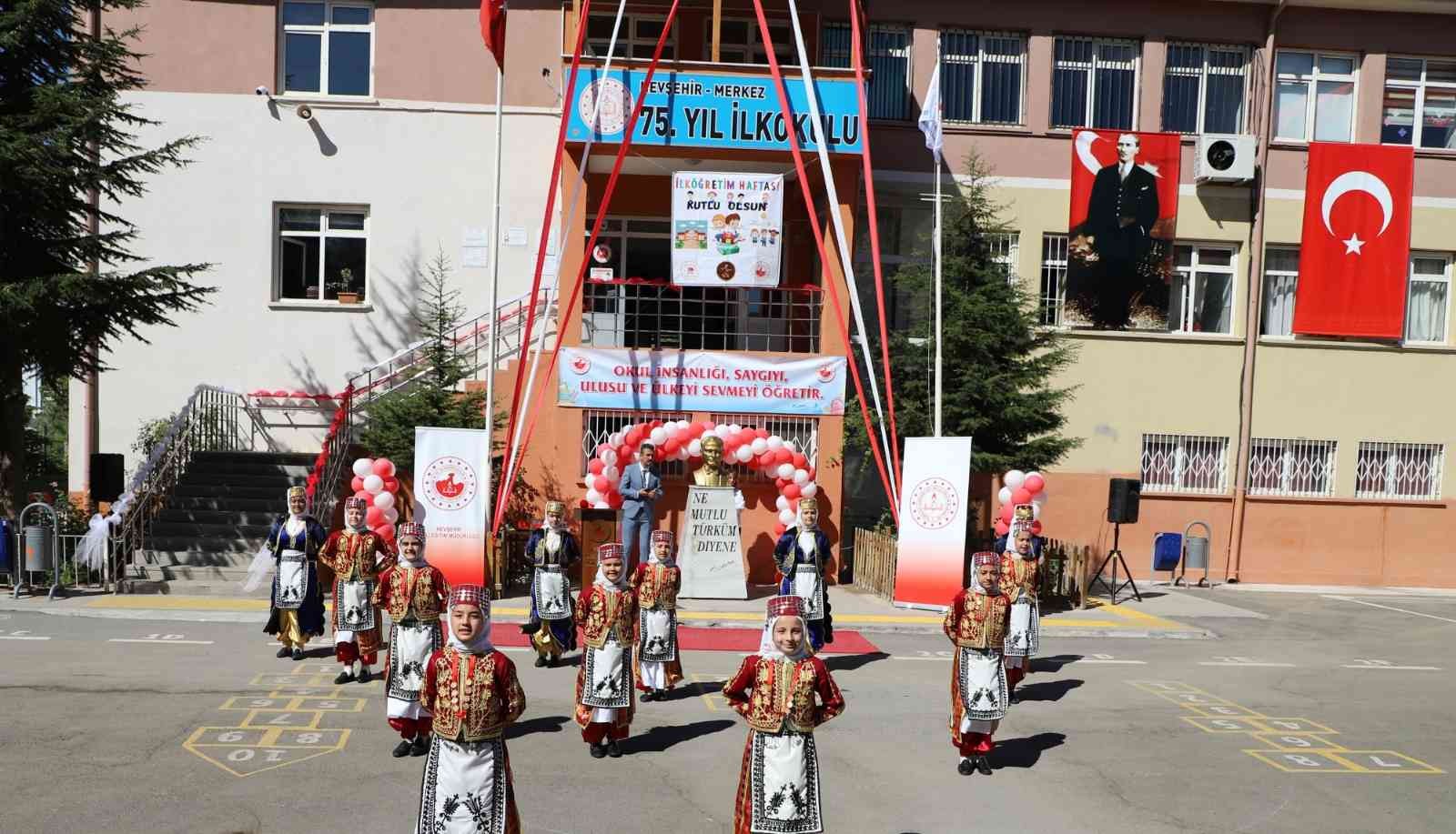 Nevşehir’de protokol üyeleri ‘İlköğretim Haftası’ kutlama programına katıldı