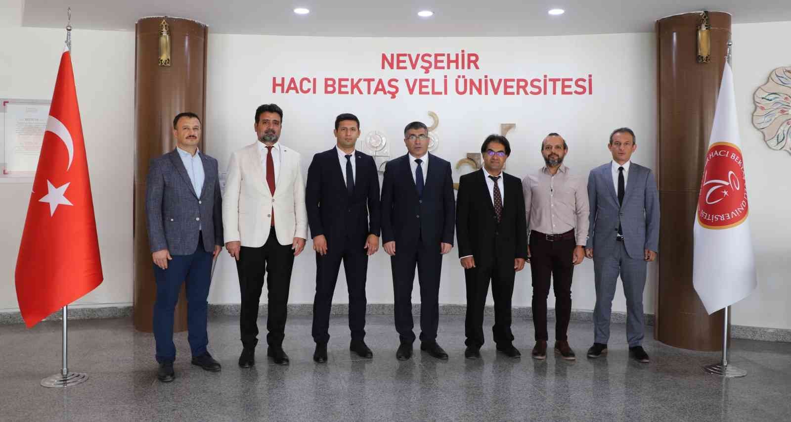 Rektör Aktekin, “Engelsiz Üniversite Bayrakları”nı birimlere teslim etti