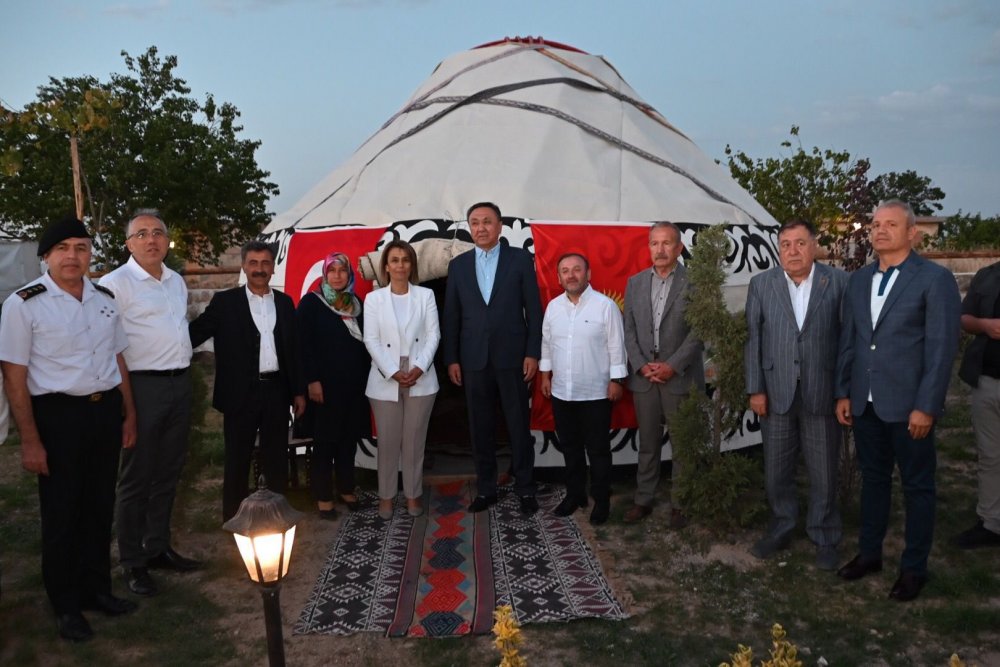 Kapadokya’nın zirvesi Uçhisar’da Mümin Sarıkaya rüzgarı esti…