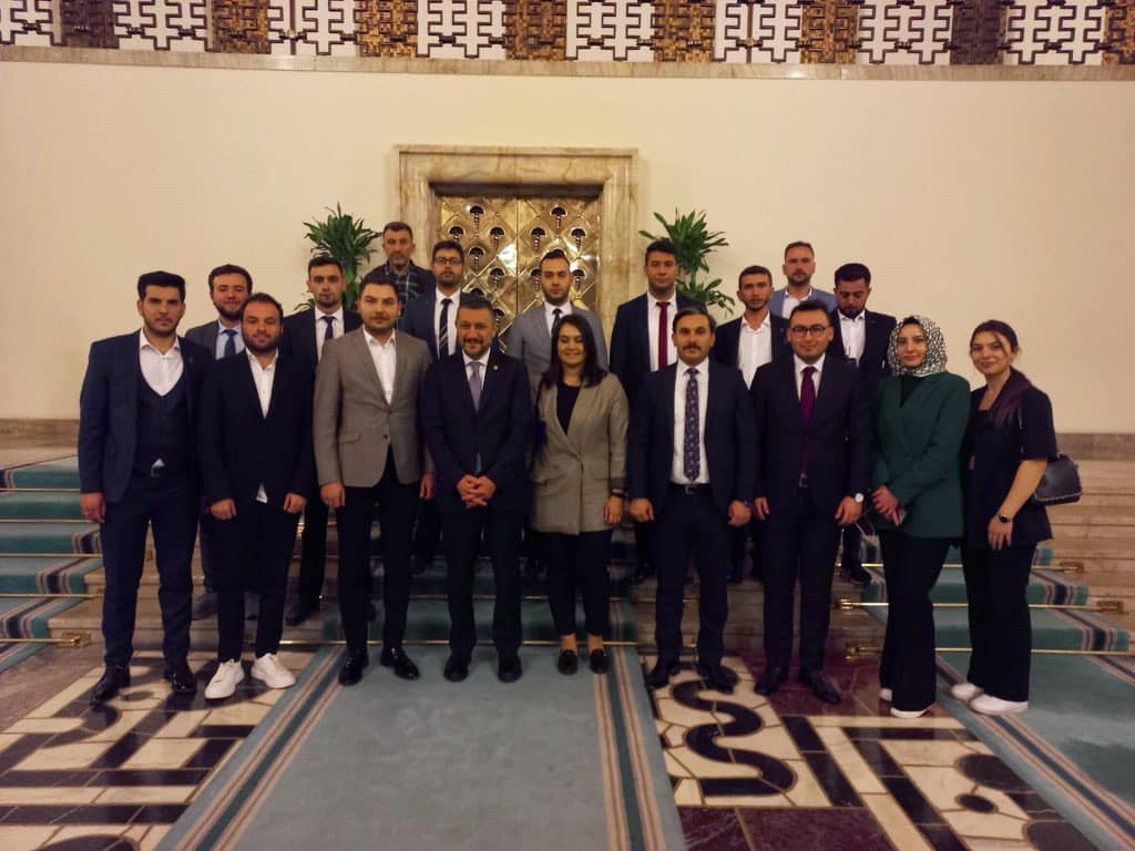 Türkiye Yüzyılı hedefimizde gençlerimize güveniyoruz