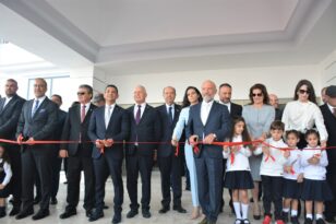 Yakın Doğu Üniversitesi Hastanesi Yeniboğaziçi, devlet protokolünü buluşturan görkemli bir törenle hizmete açıldı