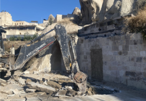 Kapadokya’da 400’den fazla kaçak yapı yıkıldı