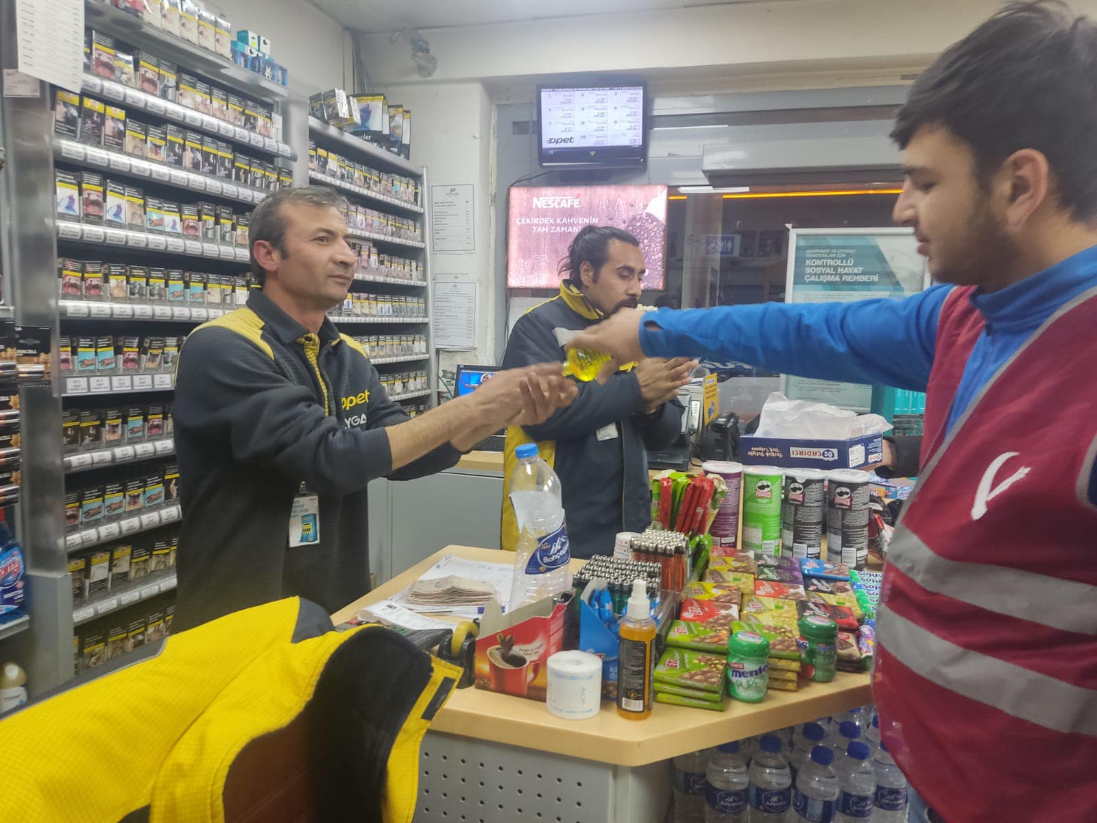 YRP Gençlik kollarından gece ziyaretleri