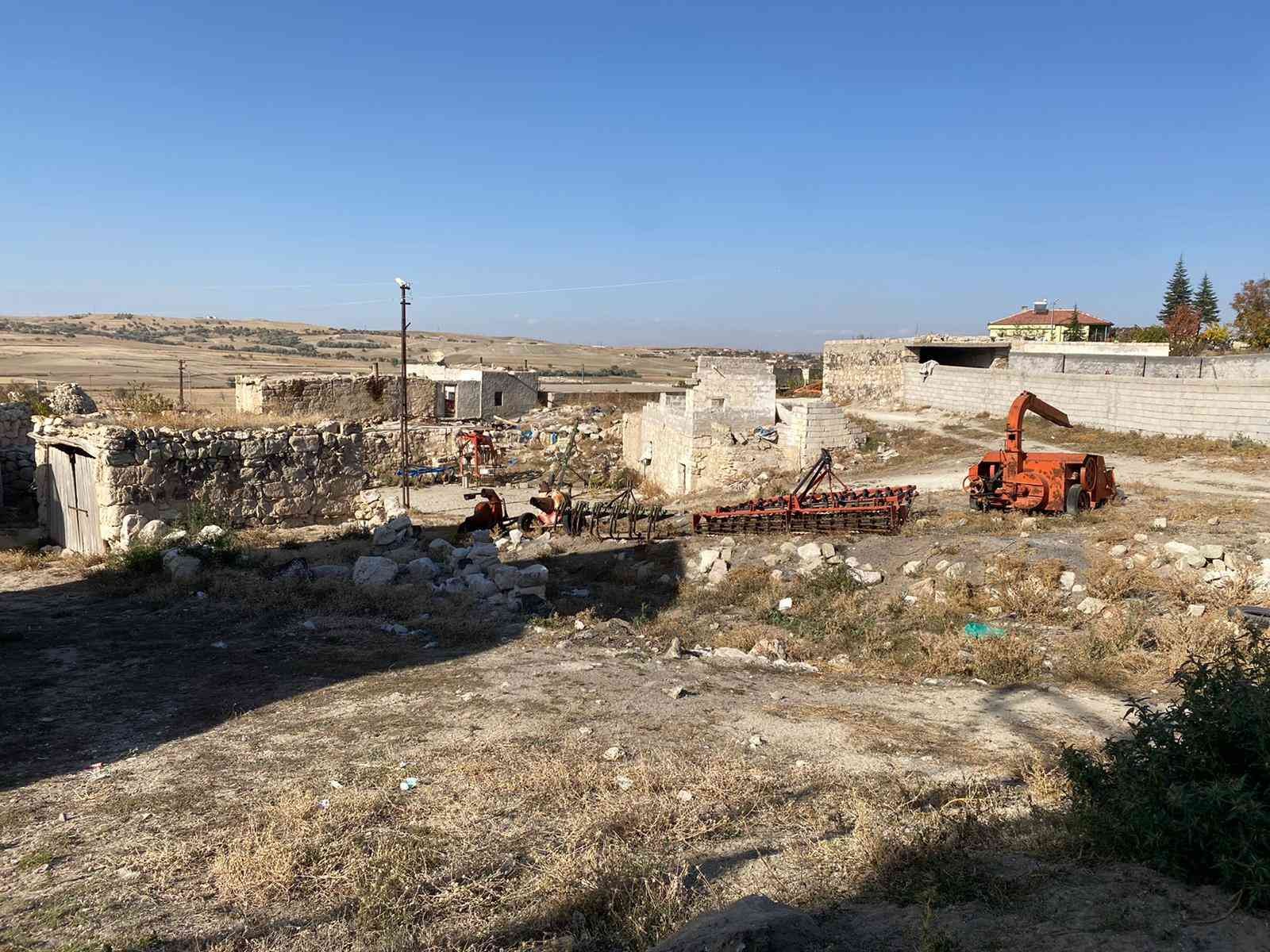 Dedektif gibi iz sürdü, kayıp babasının öldürüldükten sonra yakıldığını öğrendi