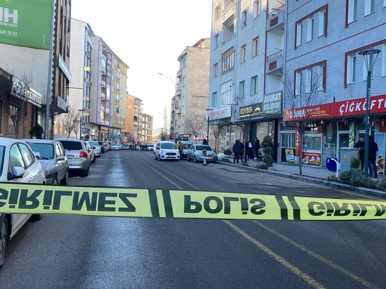 Balkondan rastgele ateş açan şahsı emniyet müdürü ikna etti