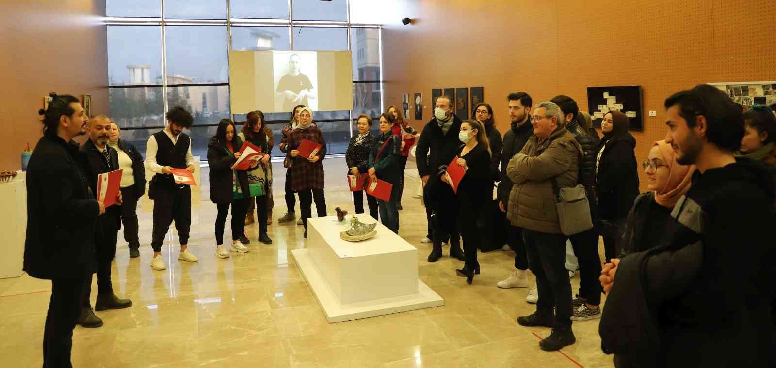 NEVÜ’’de ‘2023 Yeni Yıl Buluşma Karma Sergisi’ açıldı