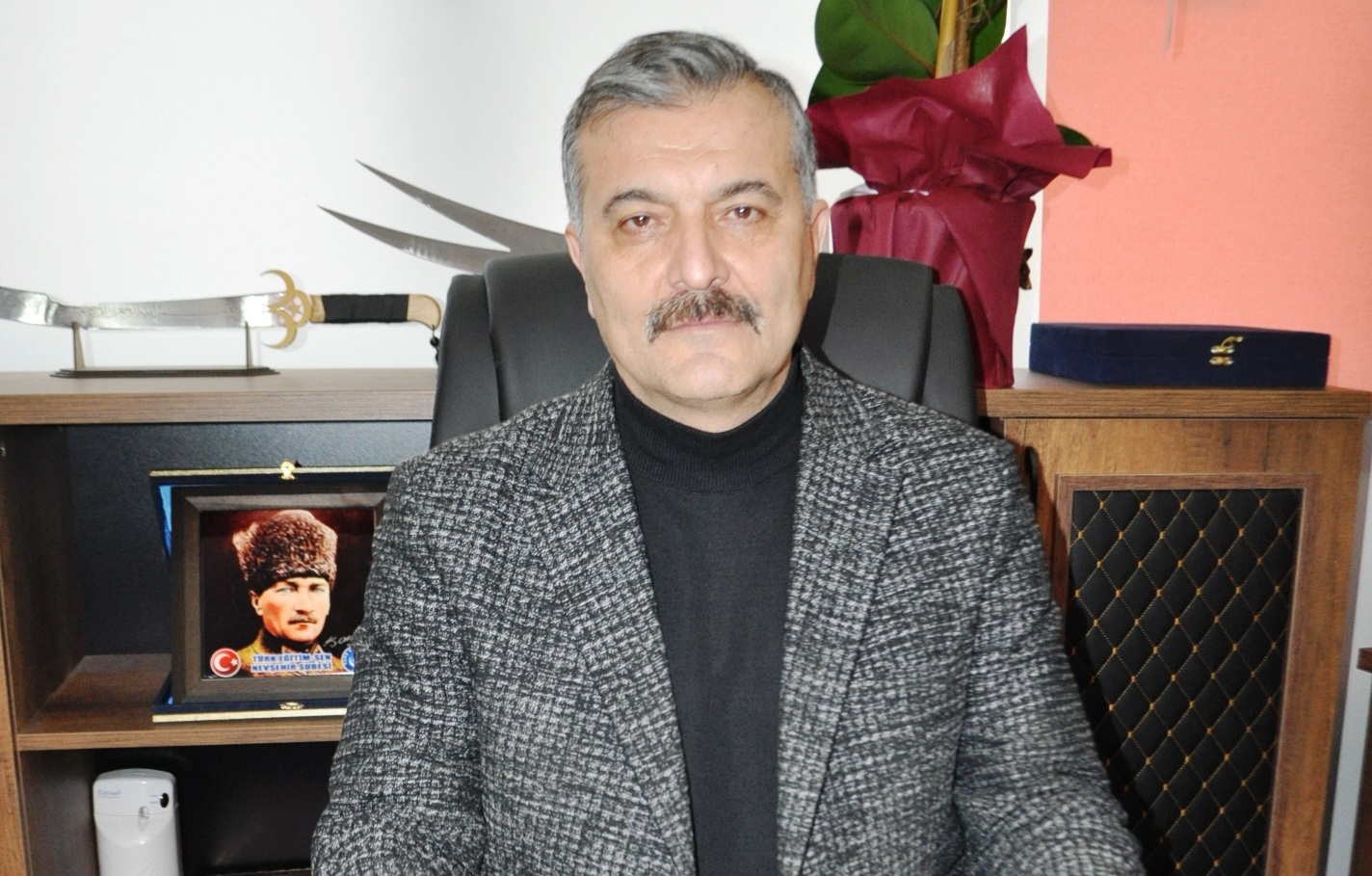 Gazeteci kamuoyunun aynası