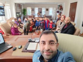 Vefalı minik ellerden Başkan Güneş’e özel hediye