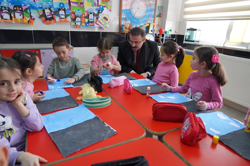 Kaymakamın öğrencilerle koyu sohbeti