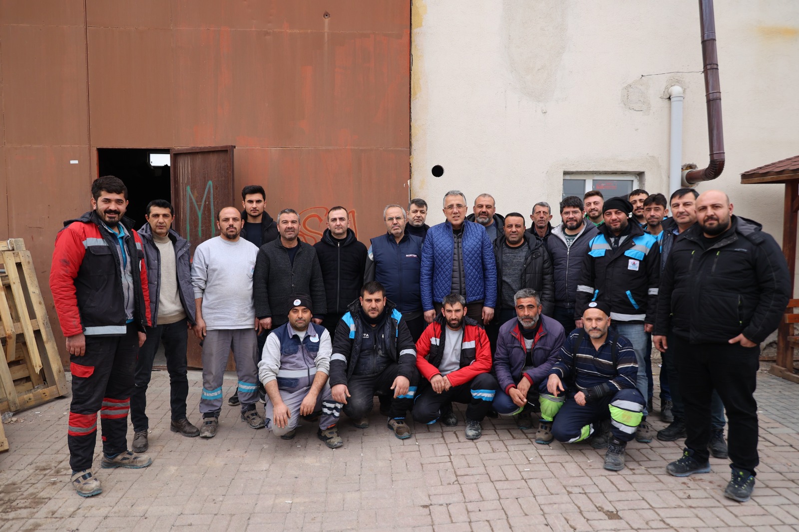 BELEDİYE BAŞKANI SAVRAN; “MAHALLELERİMİZDEKİ SORUNLARA KISA SÜREDE MÜDAHALE EDİYORUZ”