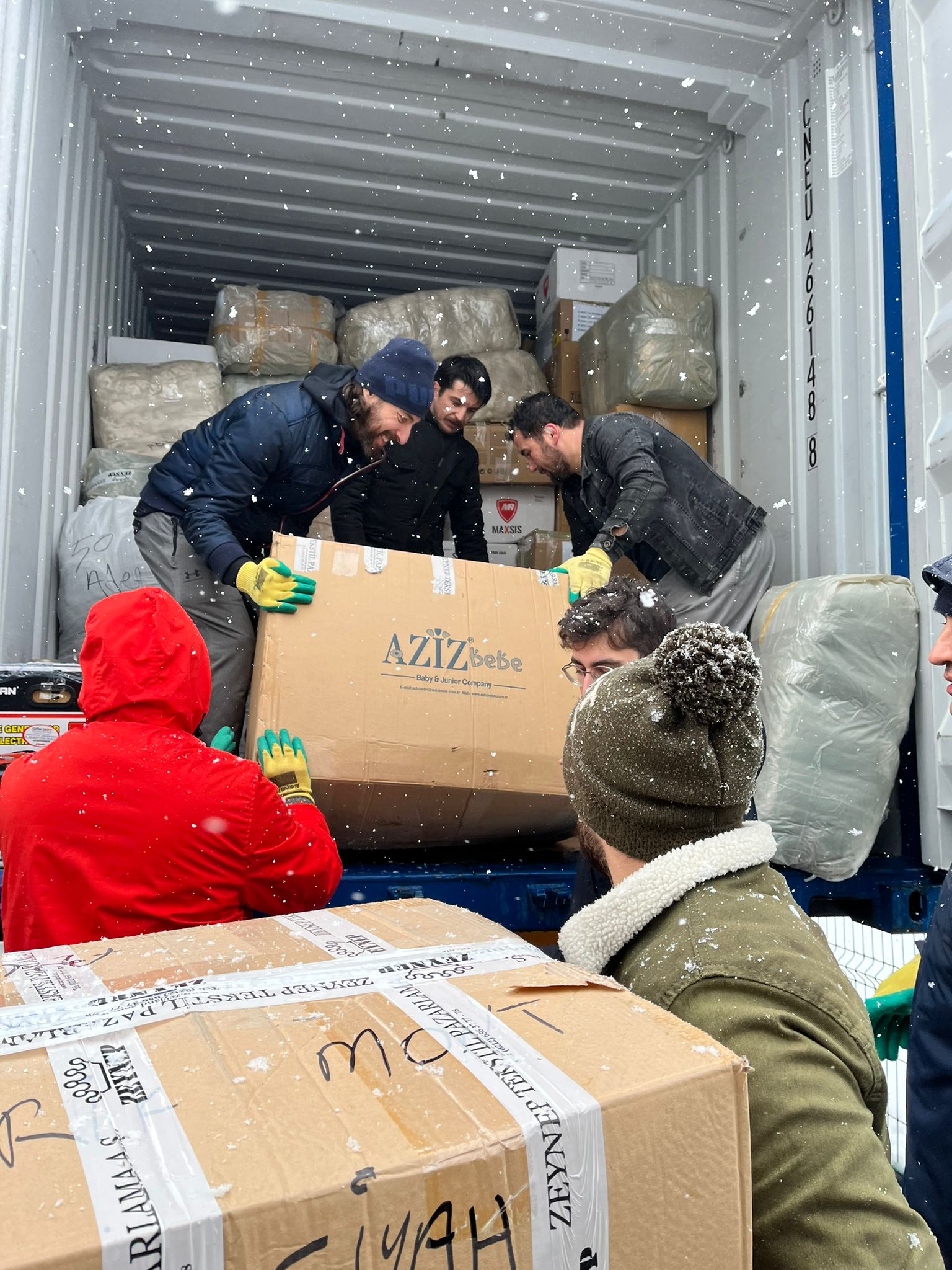 AKUT VAKFI’NIN DEPREM BÖLGELERİNE YARDIM SEVKİYATI ARALIKSIZ SÜRÜYOR