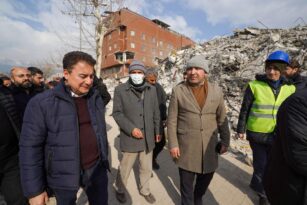 ALİ BABACAN’DAN İNŞAAT RANTINA SERT TEPKİ ‘Fay hattının üzerinde 15 katlı binalara niye izin verirsiniz, niye?’