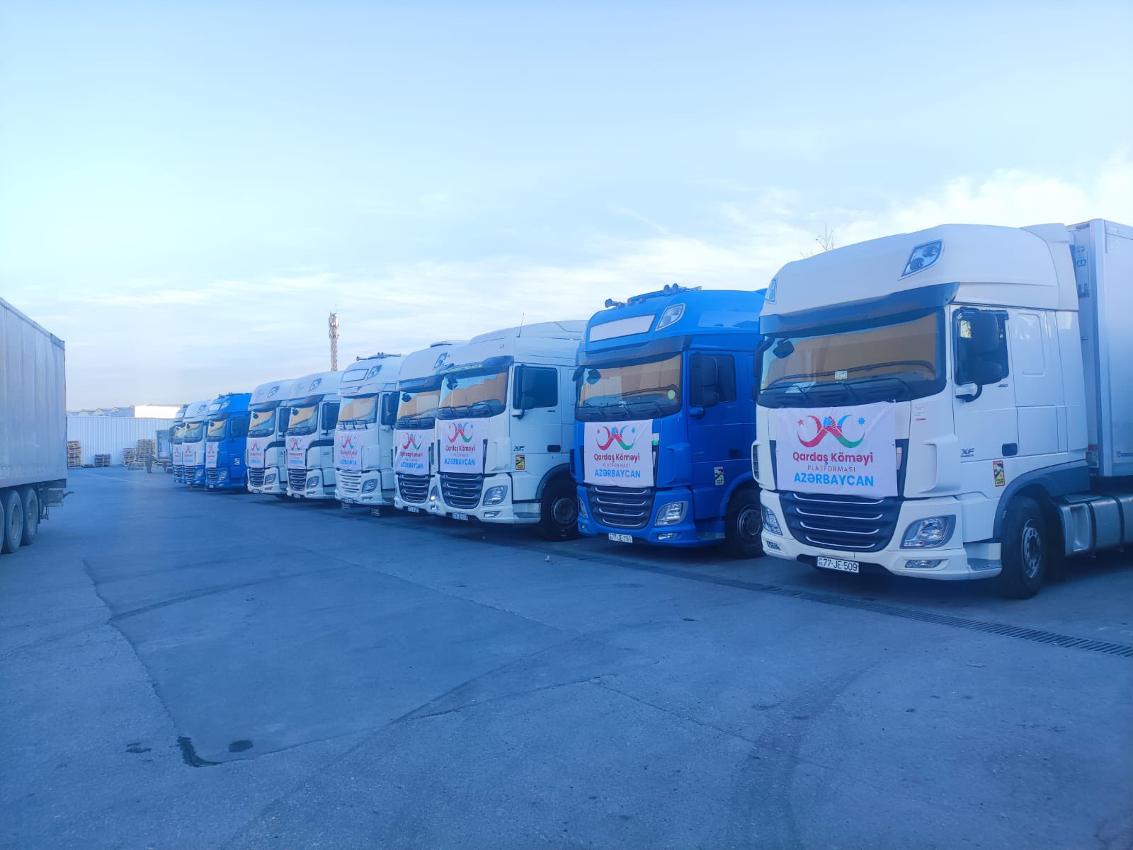 AZERBAYCAN’DA KURULAN KARDEŞ YARDIMI PLATFORMU AFET BÖLGESİNE YARDIMLARINI SÜRDÜRÜYOR