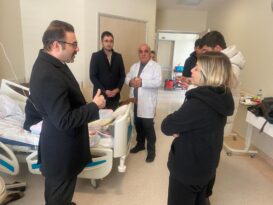 Kaymakam Caner, yaralı depremzedeleri ziyaret etti