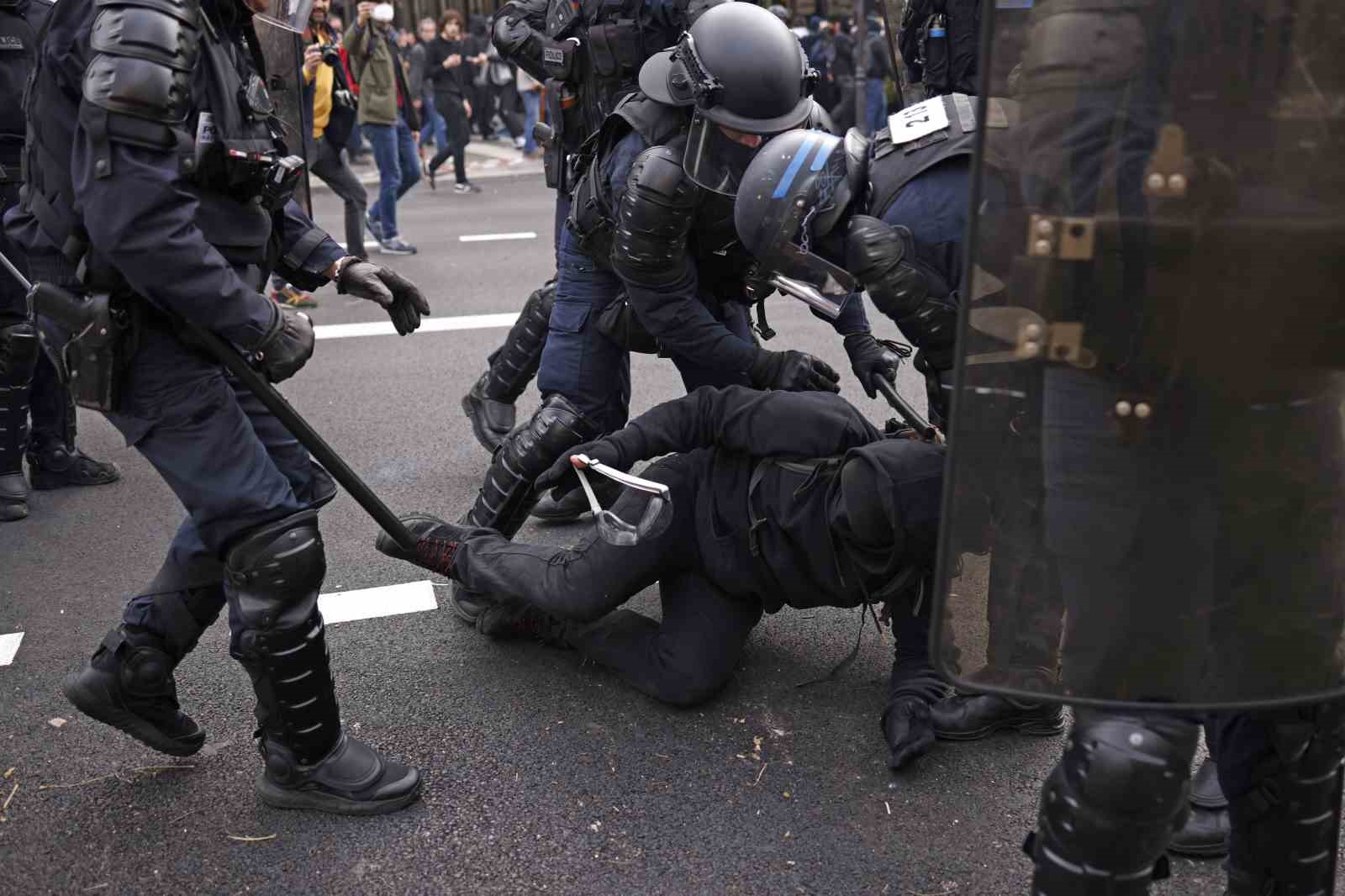 Fransa’da protestocular polisle çatıştı: 58 gözaltı
