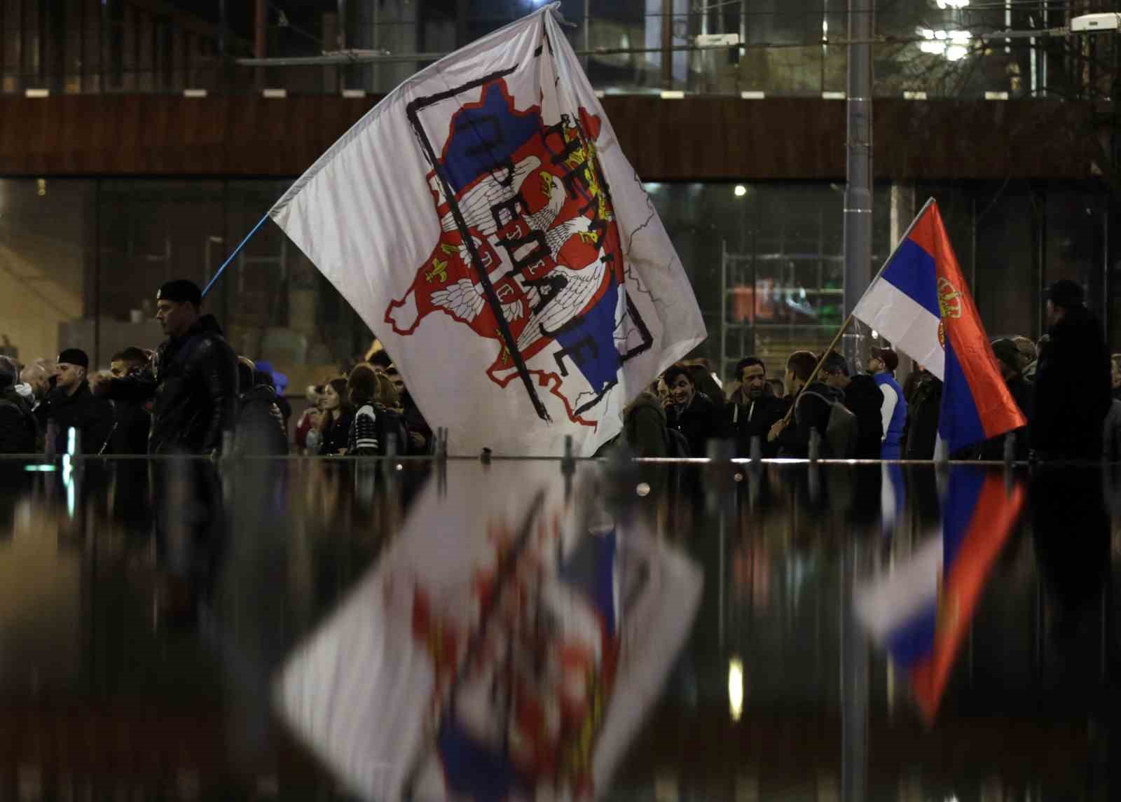 Sırbistan’da Kosova ile normalleşme anlaşması protesto edildi