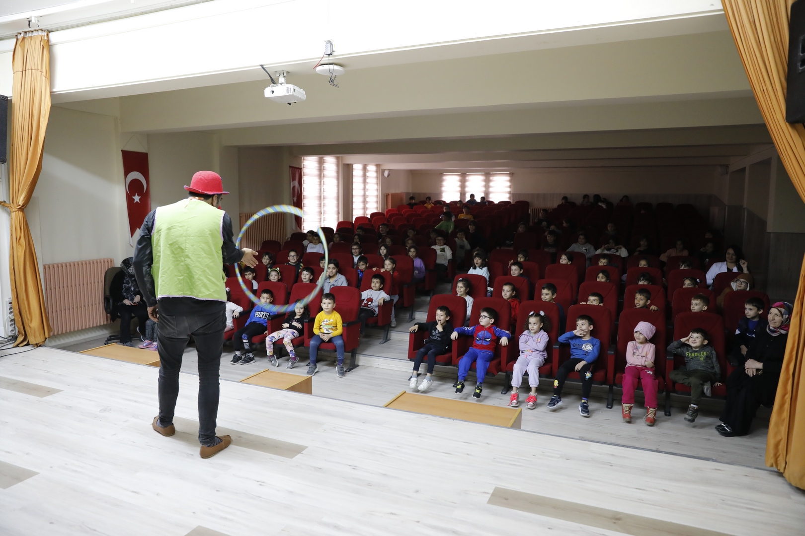 NEVŞEHİR BELEDİYESİ DEPREMZEDE ÇOCUKLAR İÇİN ETKİNLİKLER DÜZENLİYOR