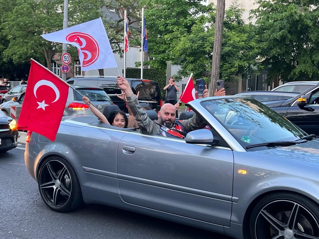 Erdoğan’ın seçim zaferi Almanya’da coşkuyla kutlandı