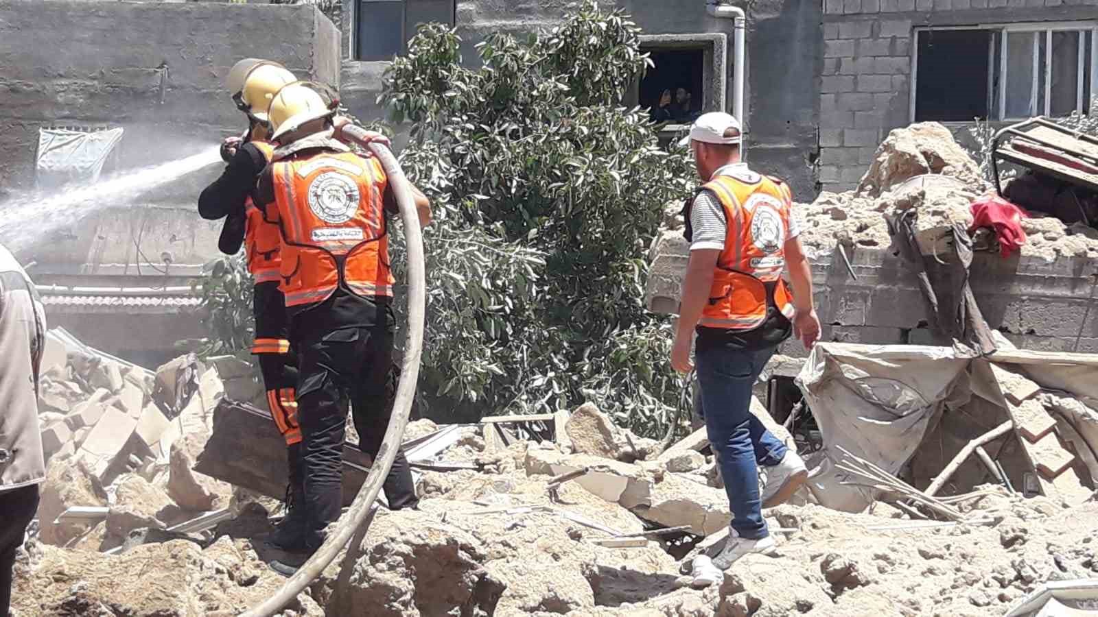 İsrail savaş uçakları Gazze’de sivillerin evlerini bombaladı