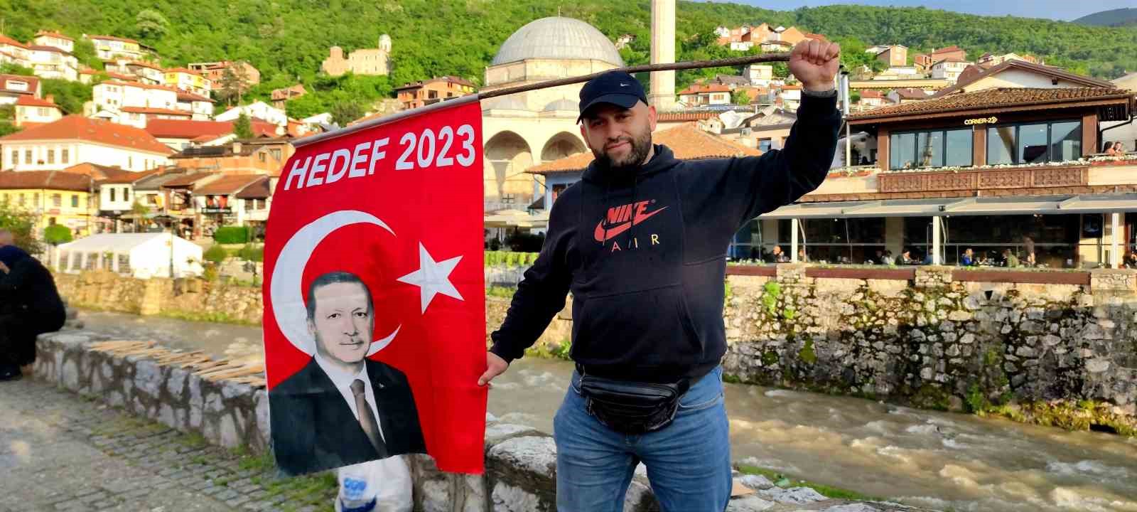 Kosova sokaklarında davullu zurnalı Erdoğan’ın zaferi kutlanıyor