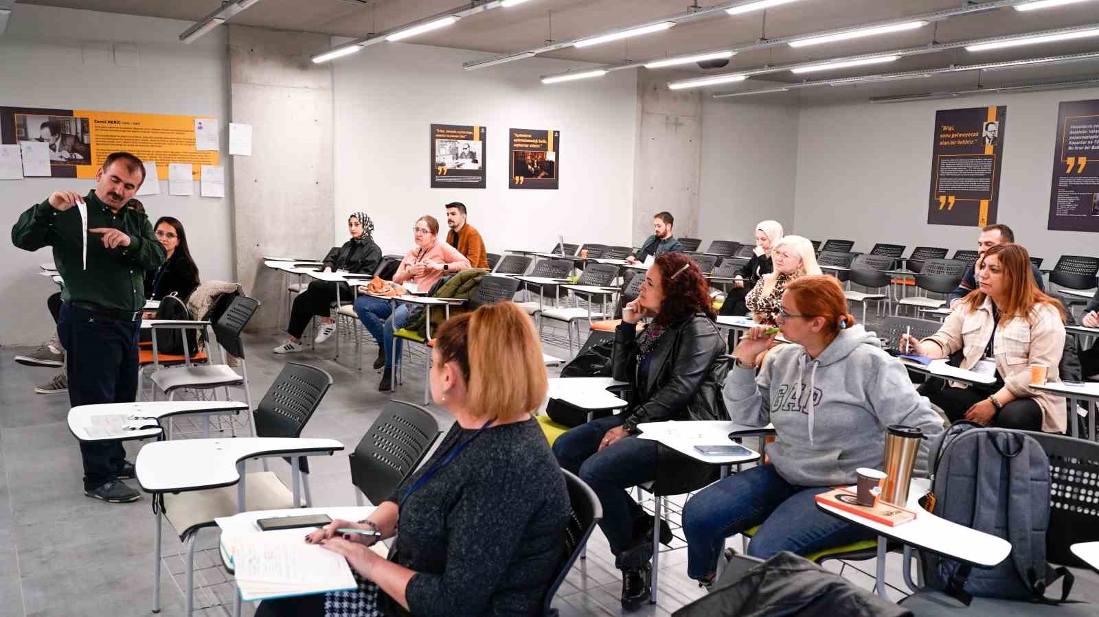 KÜN’de akademisyenlere eğitim verildi