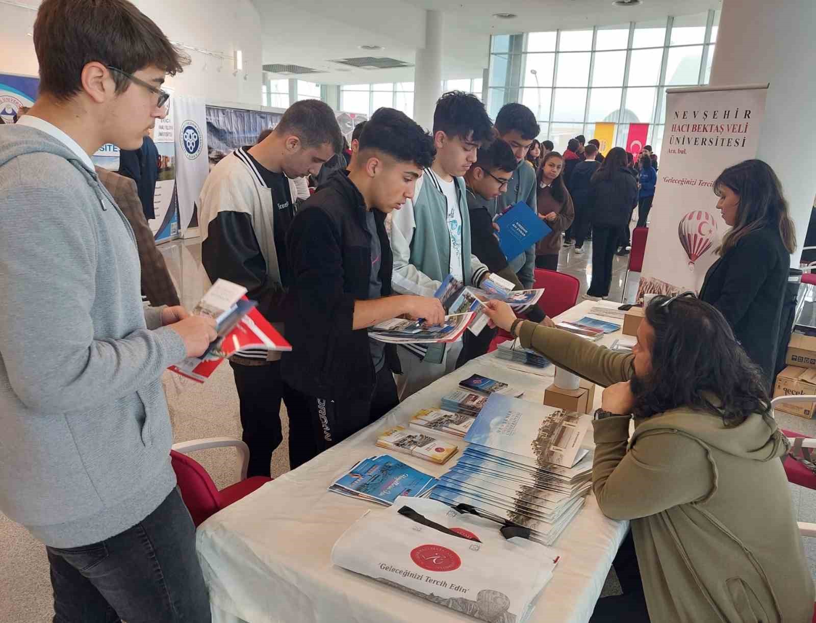 NEVÜ Kırşehir Üniversite Tanıtım ve Tercih Fuarı’nda