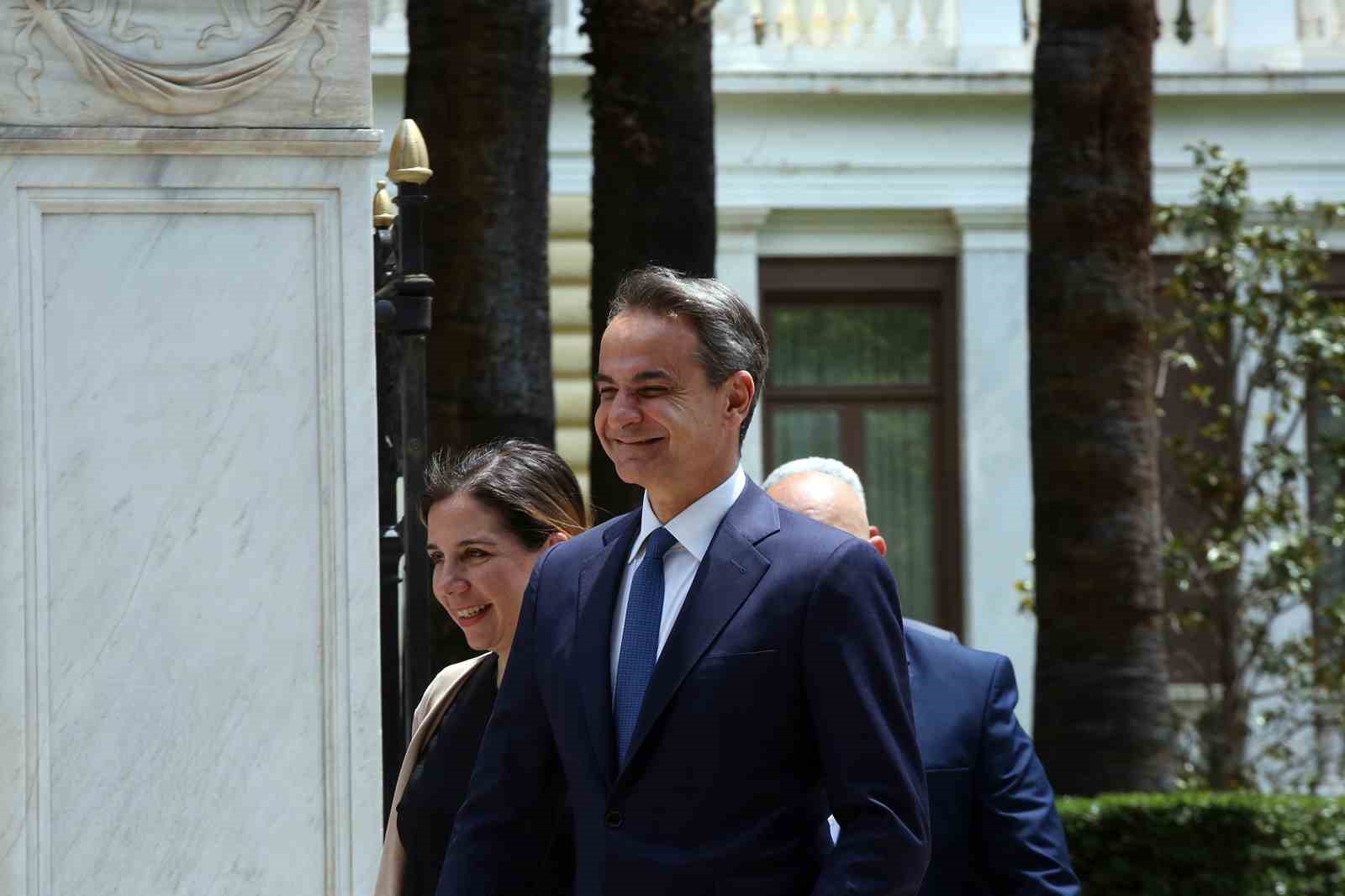 Yunanistan’da seçimin galibi Miçotakis hükümeti kurma görevini iade etti