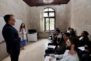 BAŞKAN SAVRAN, KAPEM KURSİYERİ GENÇLERLE BİR ARAYA GELDİ